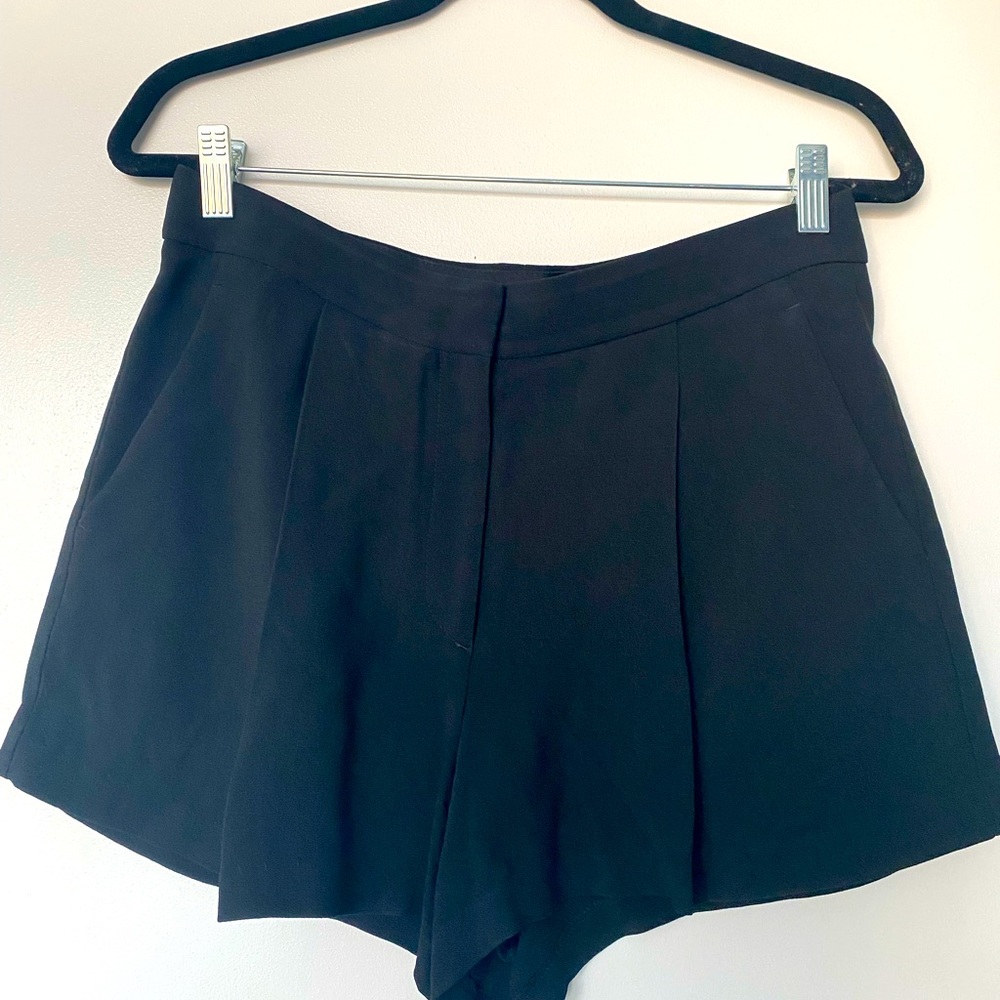 High-waisted Theory Pleated Shorts